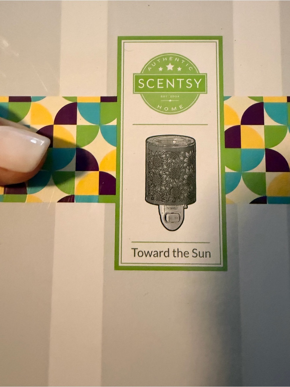 Scentsy Green Plug-In Warmer with Multicolor Geometric Accents